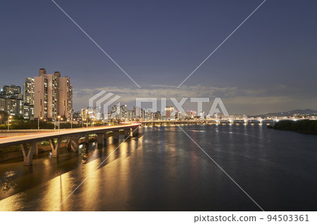 首爾漢江麻浦區江邊北路麻浦大橋汽車 首爾漢江麻浦區江邊北路麻浦大橋汽車 94503361