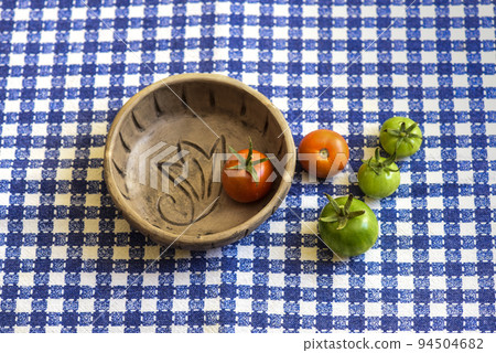 Green and red tomatoes on the table 94504682