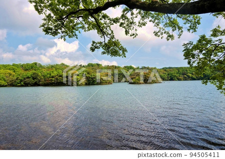 Landscape of Lake Ippeki in the remaining spring Landscape of Lake Ippeki in the remaining spring 94505411