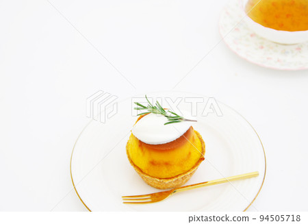 Pumpkin pudding tartlet on a white plate Pumpkin pudding tartlet on a white plate 94505718