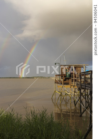 Traditional fishing hut on river Gironde, Bordeaux, Aquitaine, France 94506041