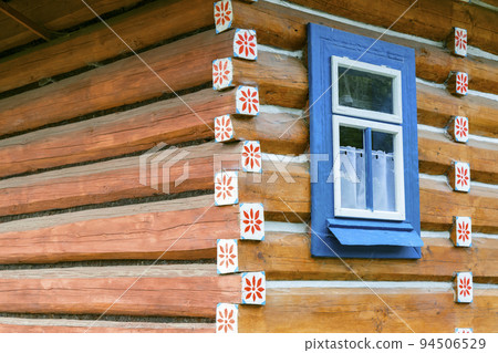 Old wooden houses in village Osturna, Spiska magura region, Slovakia 94506529