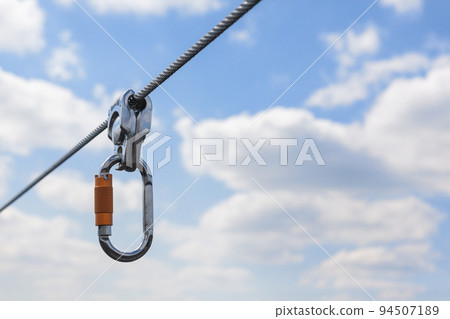 safety cable on the roof 94507189