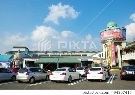 Seafood market in Sakaiminato City, Tottori Prefecture bustling with shoppers during the Matsuba crab season 94507413