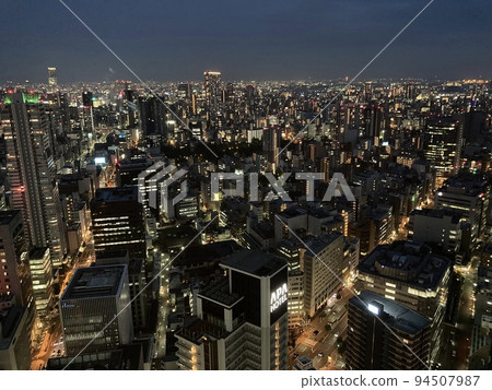 從大阪康萊德酒店看到的摩天大樓夜景 從大阪康萊德酒店看到的摩天大樓夜景 94507987