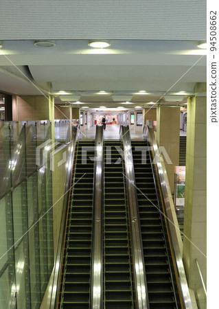 京阪京橋站的自動扶梯 京阪京橋站的自動扶梯 94508662
