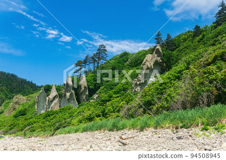 coastal landscape, beautiful lava rocks on the green coast of Kunashir island 94508945