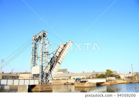 Scenery of Yokkaichi City, a rare movable railway bridge (Suehiro Bridge) 94509200
