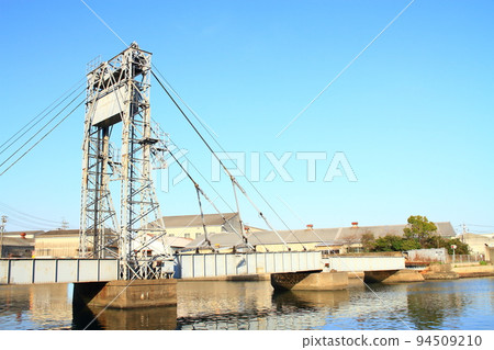 四日市市的風景，稀有的動鐵橋（末廣橋） 94509210