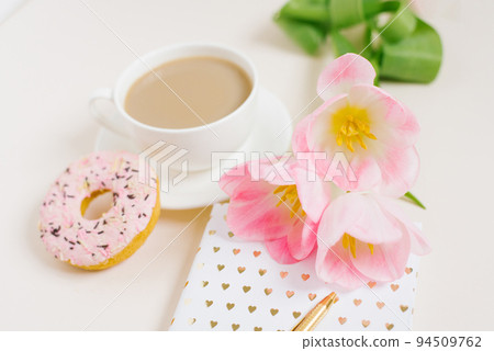 Spring breakfast for a blogger or office worker 94509762