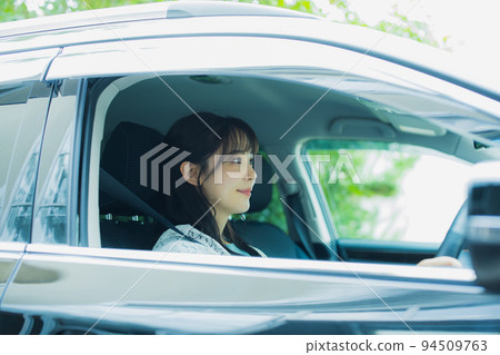 Women driving 94509763