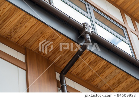 eaves of wood grain 94509958