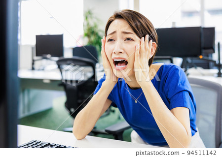 A woman panicking in the office A woman panicking in the office 94511142
