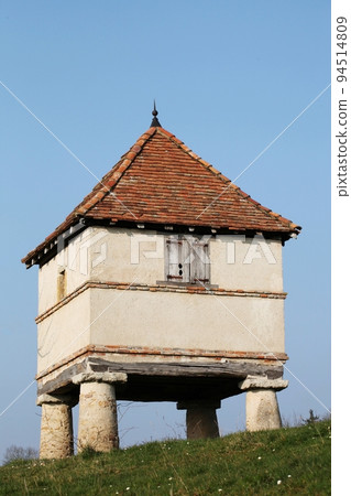 Old dovecote in a field in Cluny, Burgundy, France Old dovecote in a field in Cluny, Burgundy, France 94514809