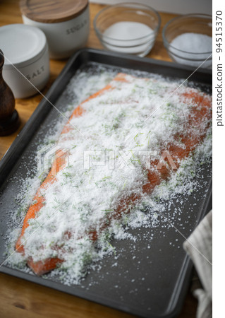 salmon gravlax, scandinavian cured food 94515370