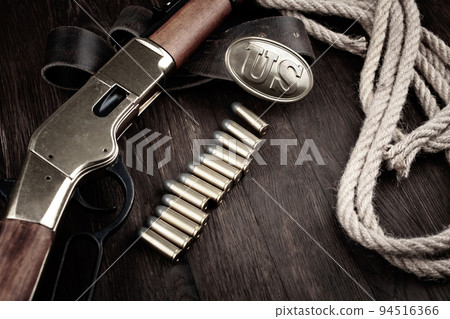 Old west gun - lever-action repeating rifle with cartidges and US marked US Army bronze buckle 94516366