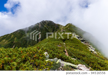 初秋攀登約能山 94516556