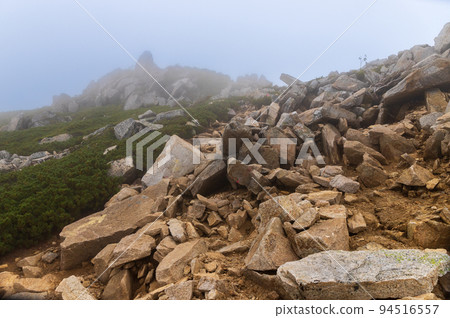 Climbing Mount Jonen in early autumn Climbing Mount Jonen in early autumn 94516557