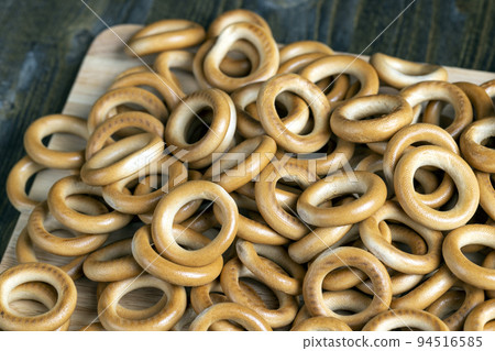a large amount of traditional snacks round cracknel a large amount of traditional snacks round cracknel 94516585