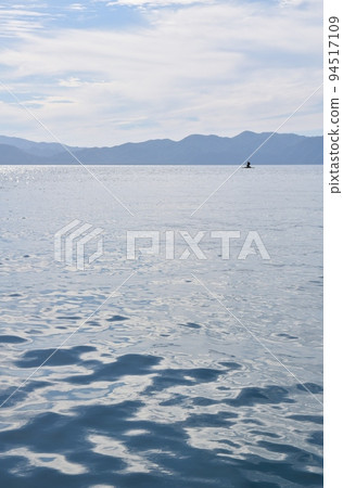 Sunny Lake Shikotsu, Hokkaido 94517109