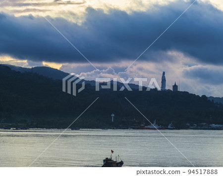 Son Tra mountain and Linh Ung temple at dawn, Da Nang, Vietnam 94517888