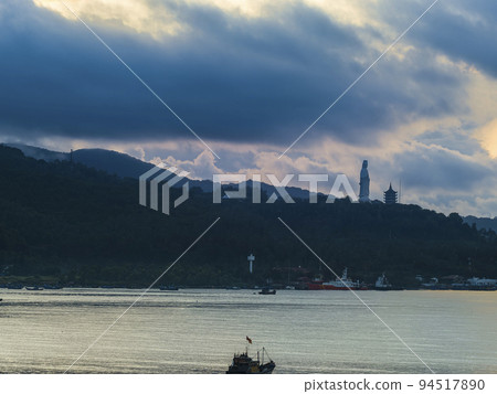 越南峴港黎明時分的山茶山和靈翁寺 94517890