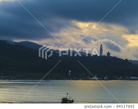 越南峴港黎明時分的山茶山和靈翁寺 94517891