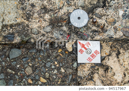 Boundary marker on the site 94517967