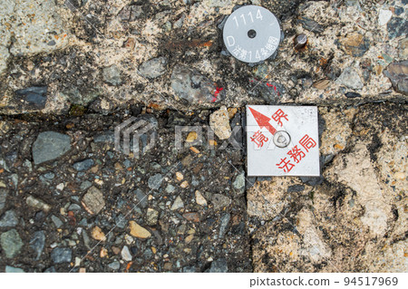 Boundary marker on the site 94517969