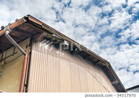 有空置房屋的房屋下降的危險 94517970