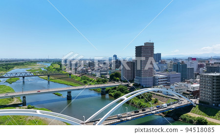 City and road aerial view 94518085