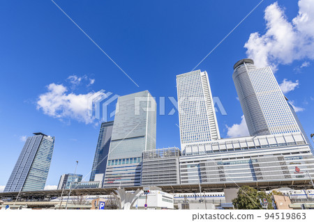 陽光明媚的日子,愛知縣名古屋市JR名古屋站(太鼓通出口方向)及周邊建築 陽光明媚的日子,愛知縣名古屋市JR名古屋站(太鼓通出口方向)及周邊建築 94519863