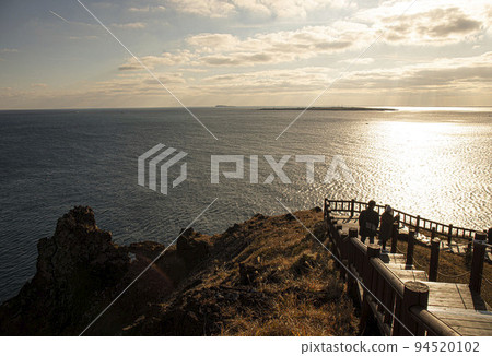 在空虛的日常生活中盲目行走，在路上問路 94520102