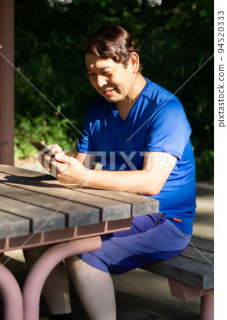 Men training 94520333