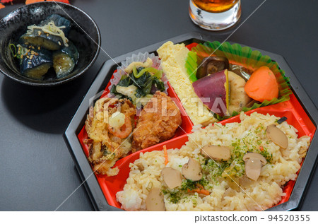 松茸飯便當和炸茄子 松茸飯便當和炸茄子 94520355