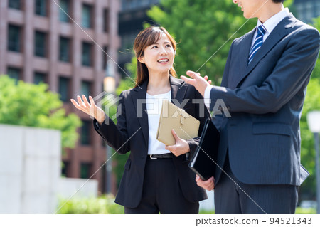 女商人男性團隊銷售商人 女商人男性團隊銷售商人 94521343