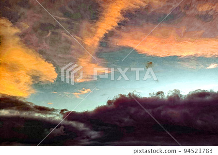 多雲的天空“日落”水彩風格 94521783