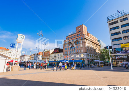 Croatia Jelacic Square *partially soft focus 94522048