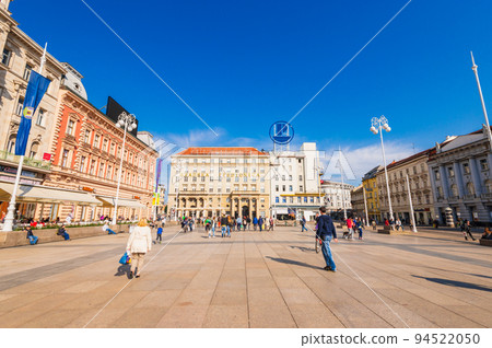 Croatia Jelacic Square *partially soft focus Croatia Jelacic Square *partially soft focus 94522050