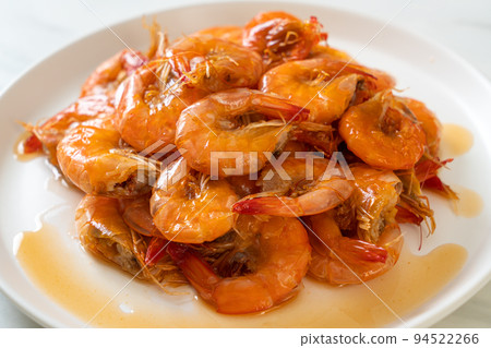 Sweet shrimps is Thai dish which cooks with fish sauce and sugar 94522266