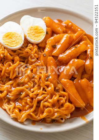 Rabokki (Ramen or Korean instant noodle and Tteokbokki) in spicy korean sauce Rabokki (Ramen or Korean instant noodle and Tteokbokki) in spicy korean sauce 94522351