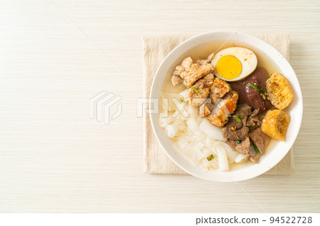 paste of rice flour or boiled Chinese pasta square in clear soup 94522728