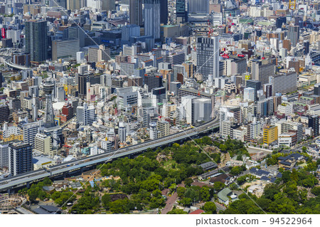 從阿倍野 Harukas 觀景台向新世界和通天閣眺望小鎮 94522964