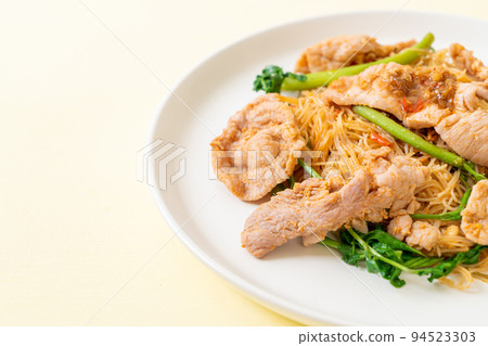 Stir-fried rice vermicelli and water mimosa with pork Stir-fried rice vermicelli and water mimosa with pork 94523303