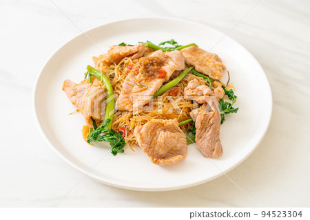 Stir-fried rice vermicelli and water mimosa with pork 94523304