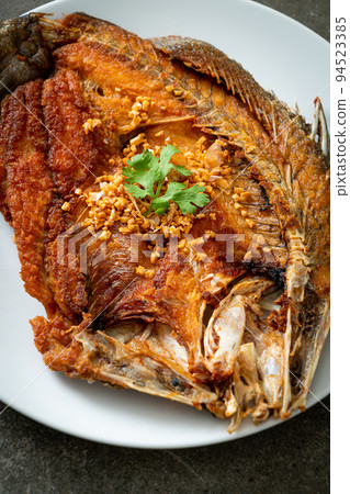 Fried Sea Bass Fish with Garlic 94523385