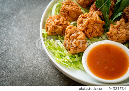 Boiled Shrimp Balls with Spicy Sauce 94523784