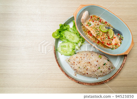 quinoa fried rice with steamed salmon in lime chilli dressing 94523850