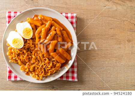 Rabokki (Ramen or Korean instant noodle and Tteokbokki) in spicy korean sauce Rabokki (Ramen or Korean instant noodle and Tteokbokki) in spicy korean sauce 94524180