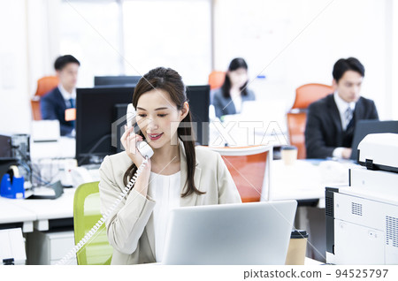 商務辦公室電話女人打電話微笑 94525797